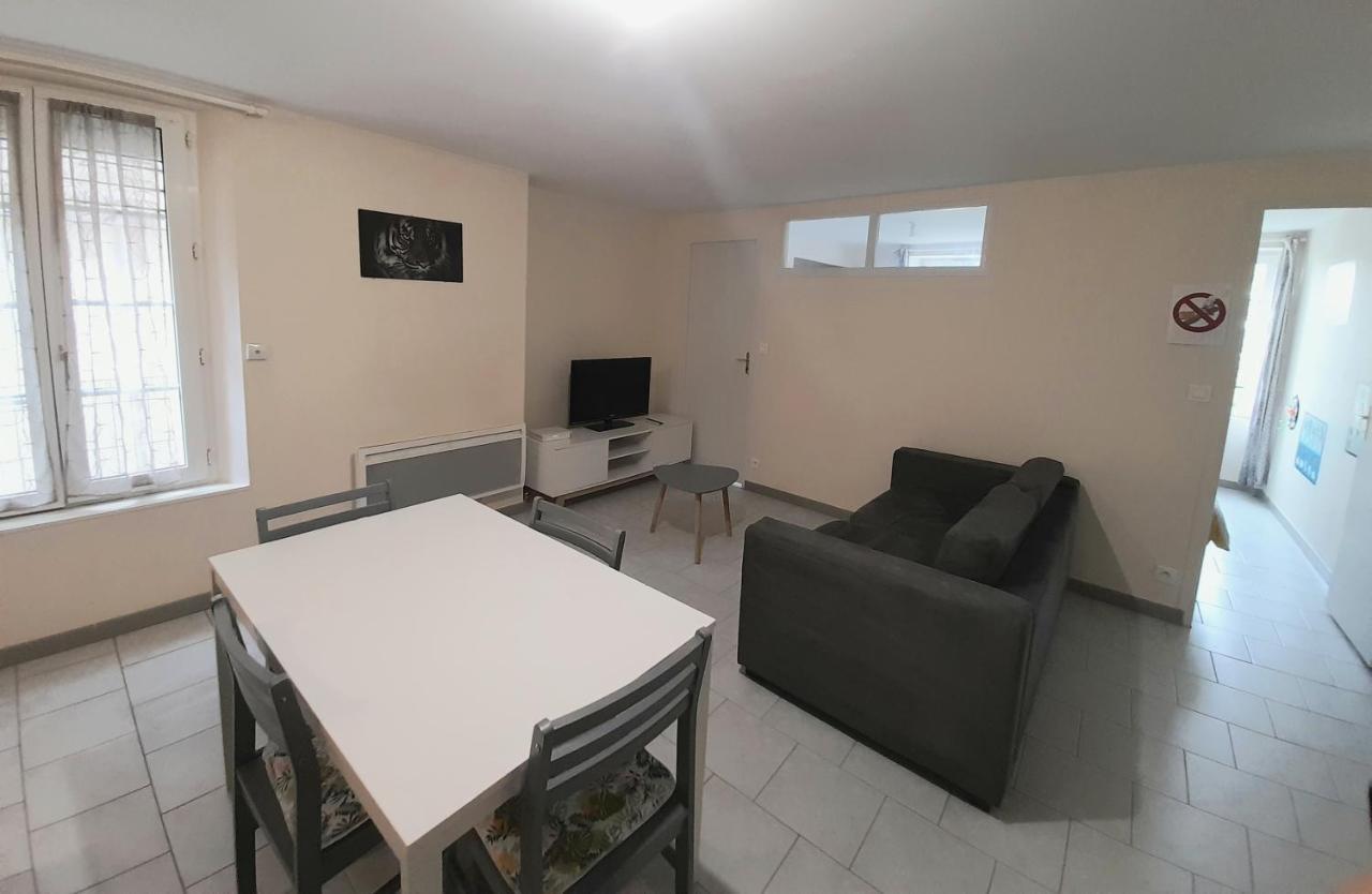 Appartement Animalier à Joigny Extérieur photo